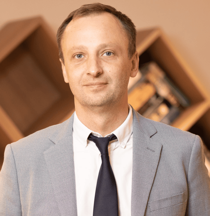 Денис Бежок.png