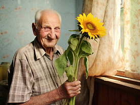 Пособие по уходу за инвалидом и пожилым старше 80 лет: новые правила назначения