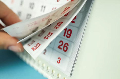 Определяем расчетную норму рабочего времени и составляем производственный календарь на 2026 год