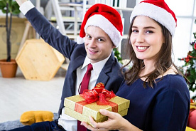 От денег до увольнения: что дарят в белорусских компаниях на Новый год