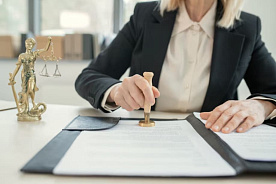 Когда услуги нотариуса можно оплатить наличными: всего два случая