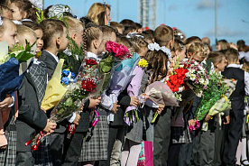 Как родителю попасть на школьную линейку: рекомендации Минтруда и соцзащиты