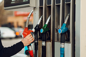 2 мая в очередной раз изменятся цены на АЗС: минус 1 копейка за литр топлива